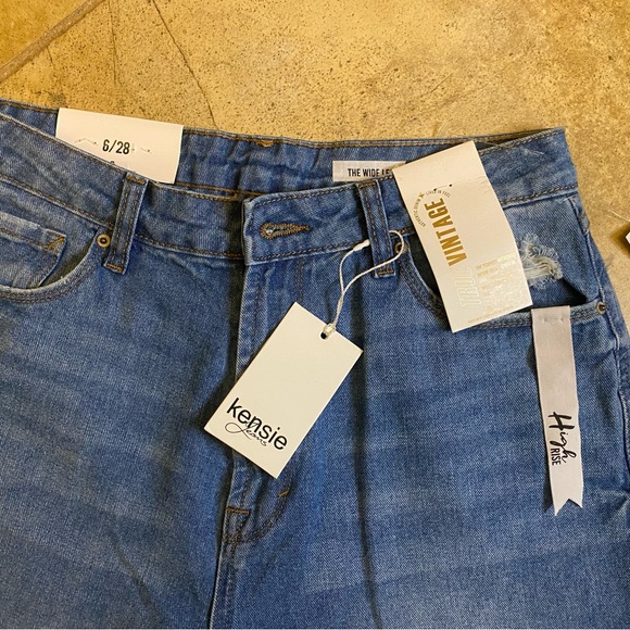Kensie Jeans, Brisbane with destruction, The wide leg. Size 28/6 - Picture 3 of 4